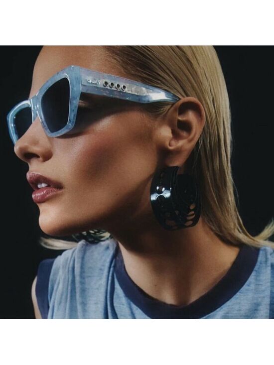 Quay Australia Accessories - NEW Quay sold out limited edition No Apologies sunglasses 🕶️.